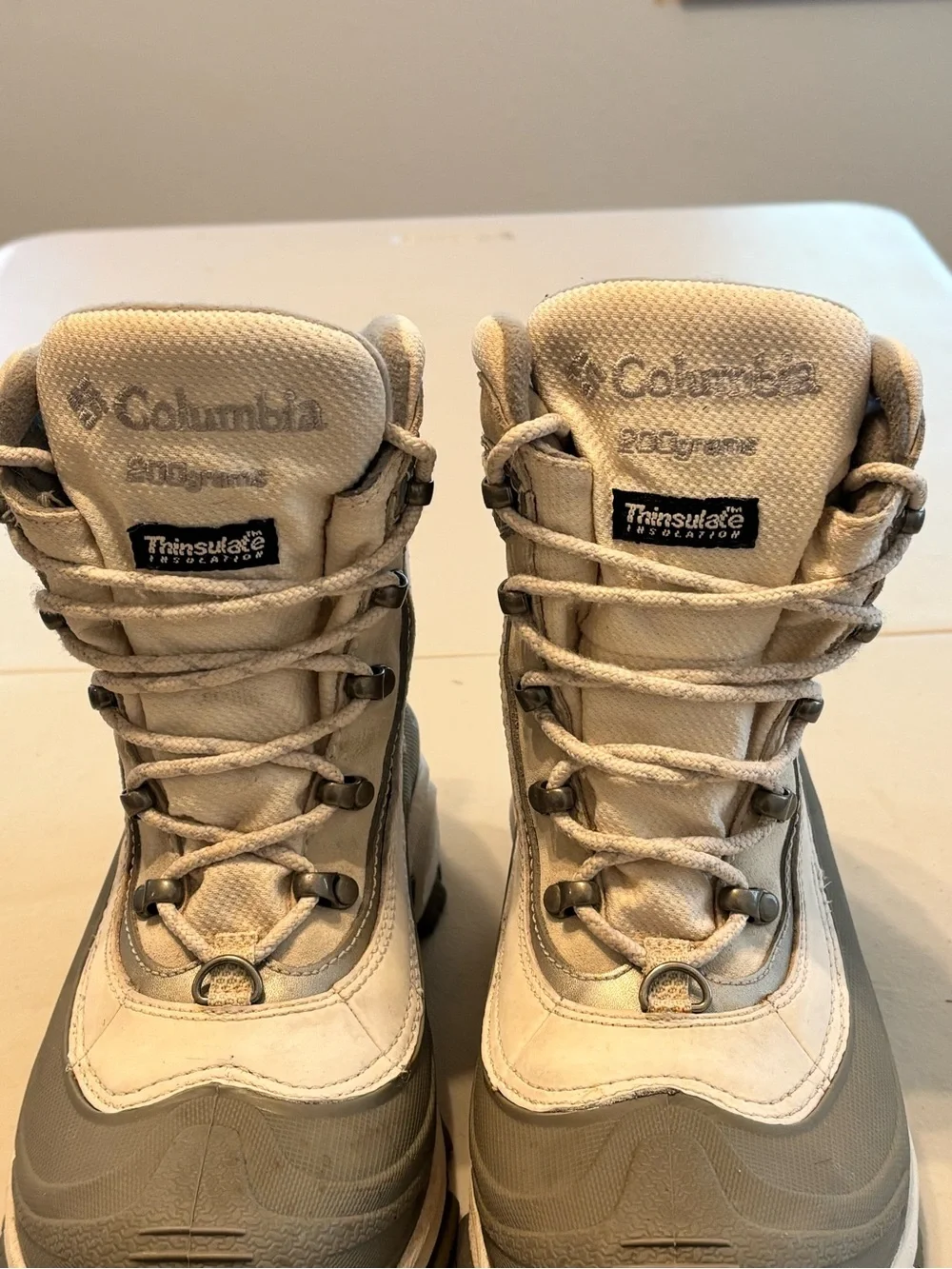 Columbia Winter Boots in Light Gray and White 6.5